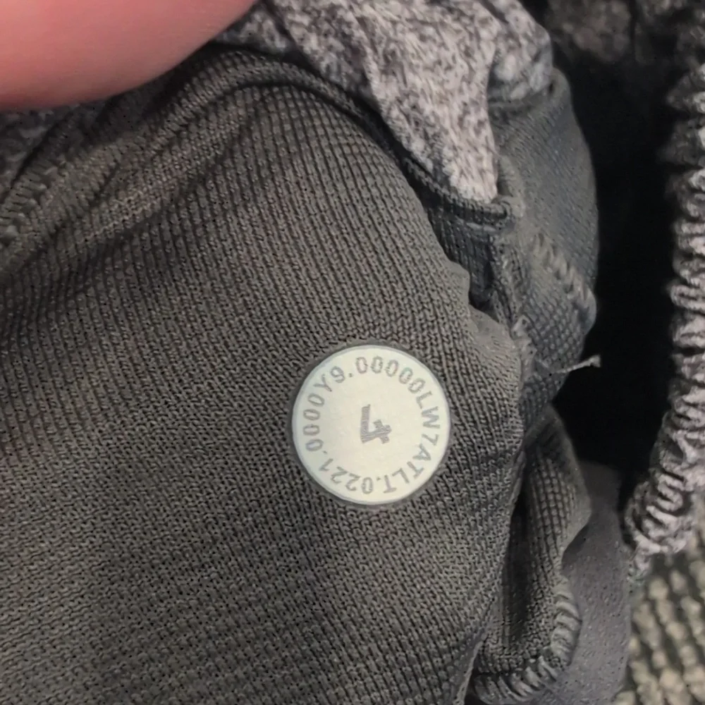 Lululemon Hotty Hot Short II *Long 4" Heather Lux Multi Black / Heathered Black - Picture 9 of 13